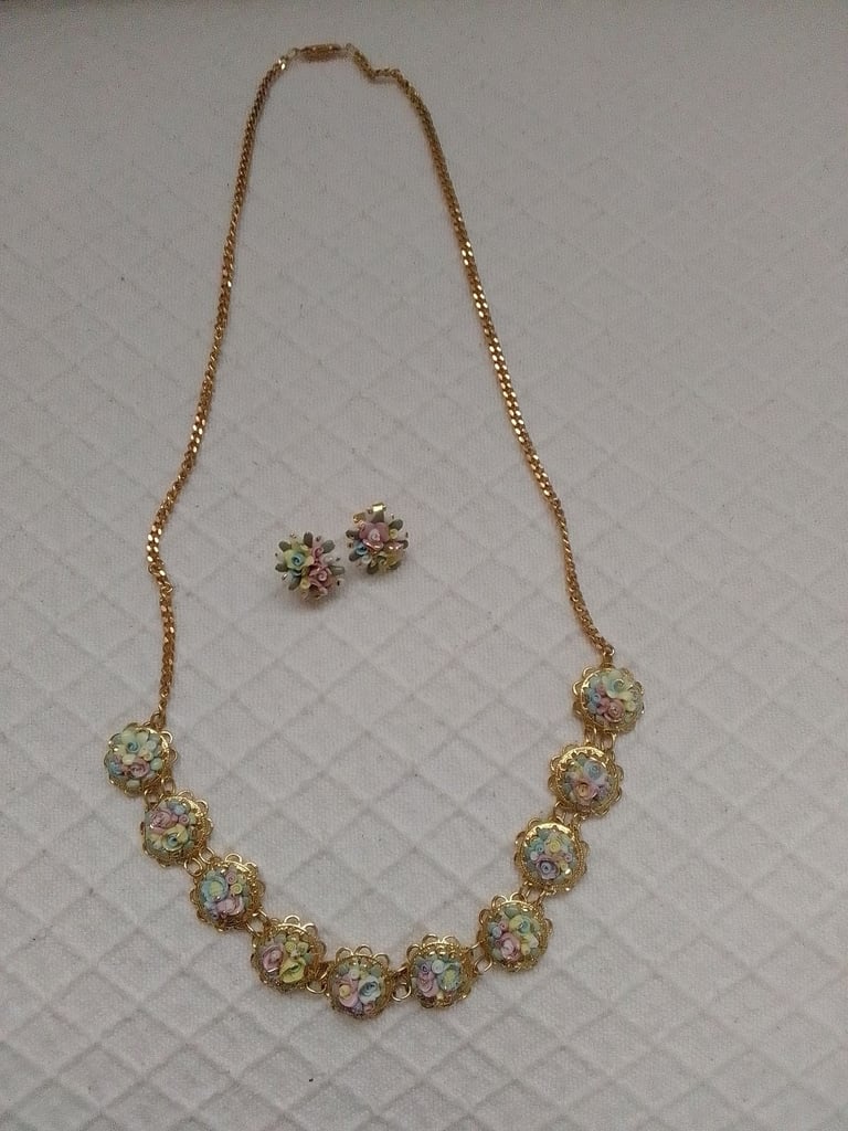 Costume Jewellery necklace and earrings set 