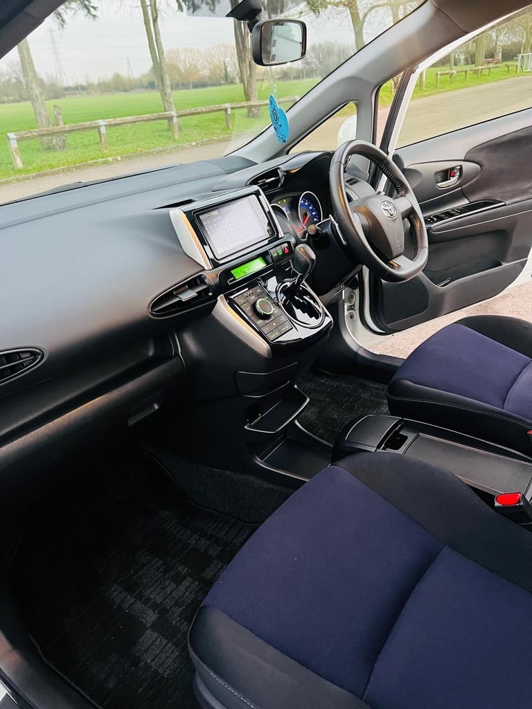 Toyota wish 2013 7 seats white petrol atomatic ulez 1.8