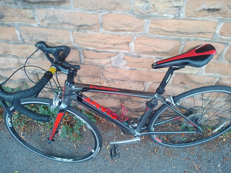 GIANT DEFY XS Light Weight Road Bike VGC