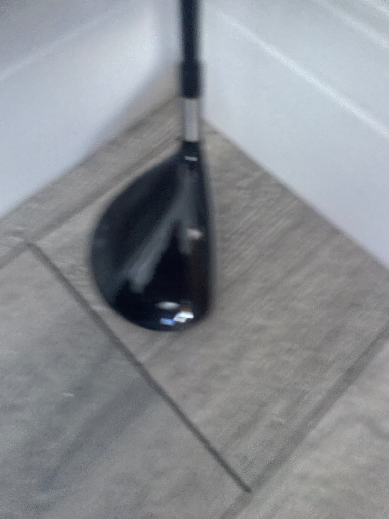 TITLIEST 909 F2 13.5 DEGREE FAIRWAY WOOD WITH A GRAPHITE REGULAR SHAFT