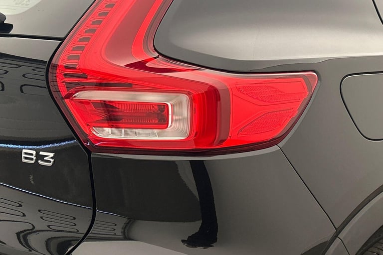 2023 Volvo XC40 Core, B3 mild hybrid, Petrol ESTATE Petrol/Electric Hybrid Automatic