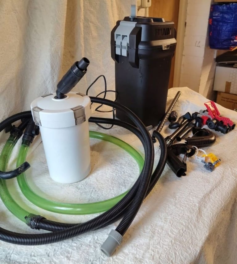 Large fish tank, with external filter, light and heater. 145l