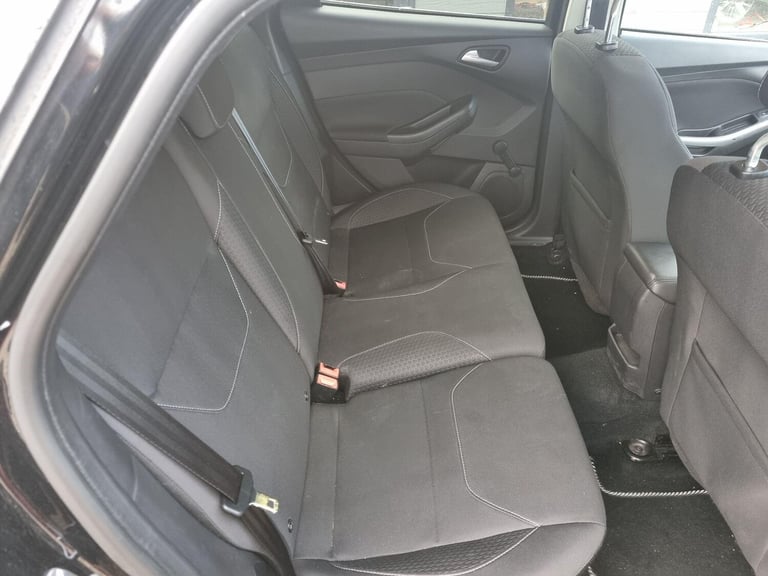 2015 Ford Focus 1.0T EcoBoost Zetec Euro 6 (s/s) 5dr HATCHBACK Petrol Manual