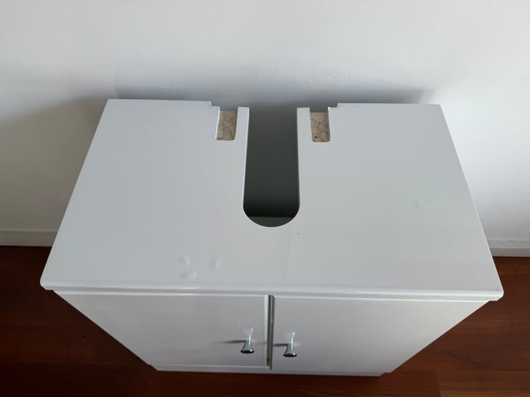 Under sink cabinet