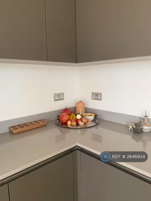 2 bedroom flat in Hale Works Apartments, London, N17 (2 bed) (#2646934)
