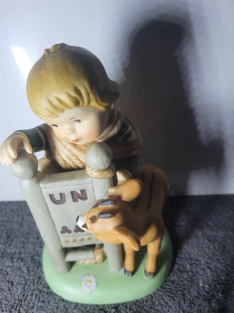 THE U. N. CHILDREN Fritz FROM Austria FRANKLIN PORCELAIN FIGURINE 6" Tal (L)l