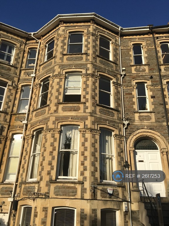 2 bedroom flat in Royal York Villas, Bristol, BS8 (2 bed) (#2617253)