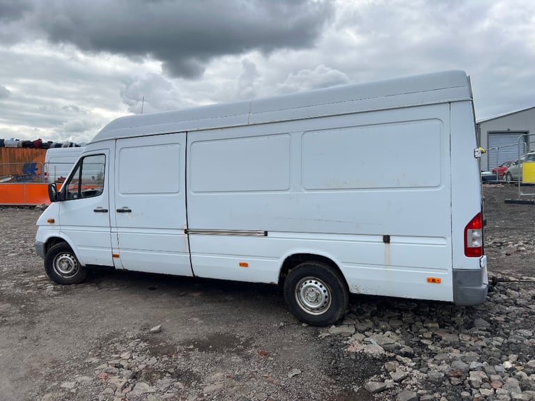 Mercedes-Benz sprinter breaking 