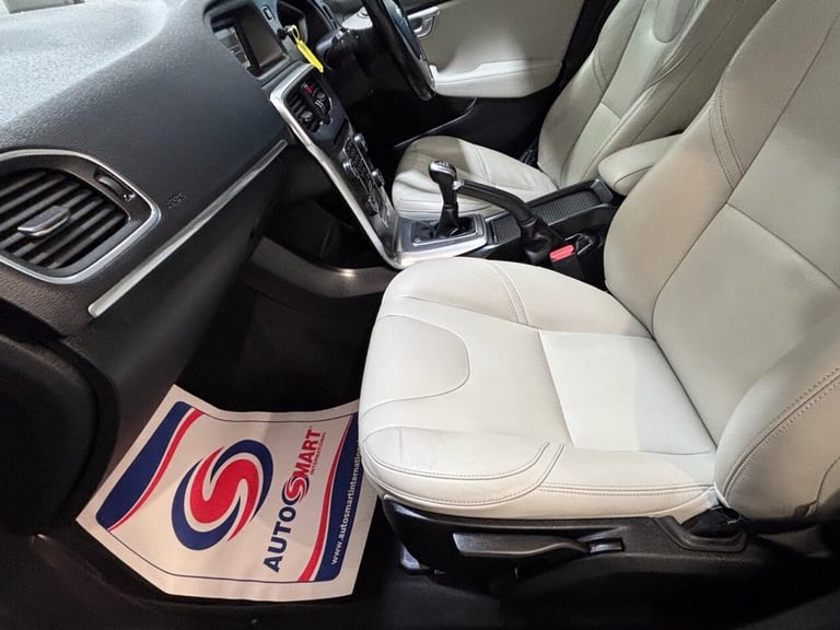 2016 16 VOLVO V40 2.0 D2 SE LUX HATCHBACK 5DR DIESEL MANUAL EURO 6 (S/S) (120 PS