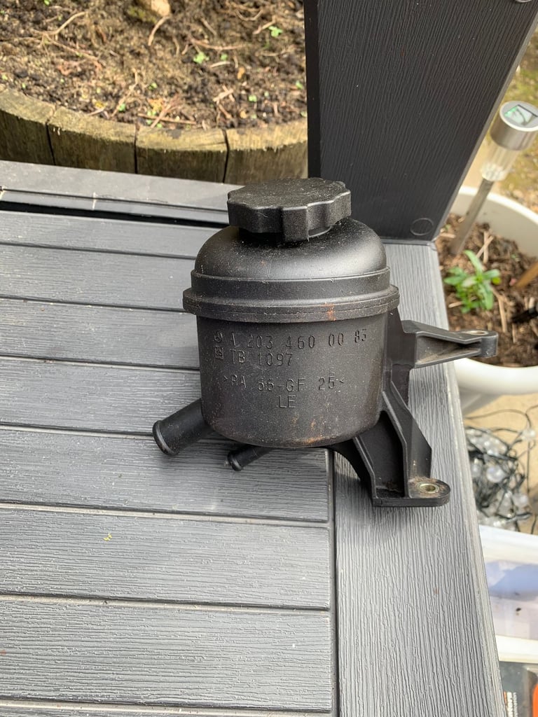 Merecedes ml270 cdi power steering resovoir/ bootle/tank