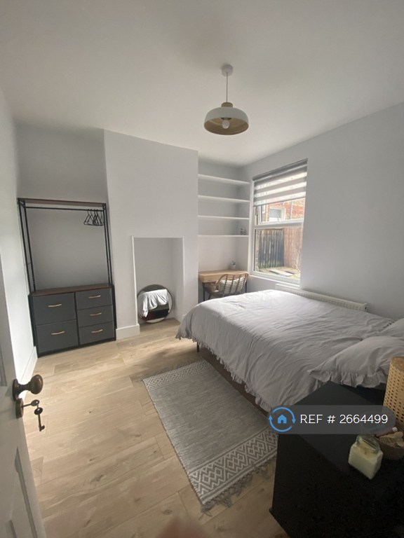 2 bedroom flat in Fleeming Road, London, E17 (2 bed) (#2664499)