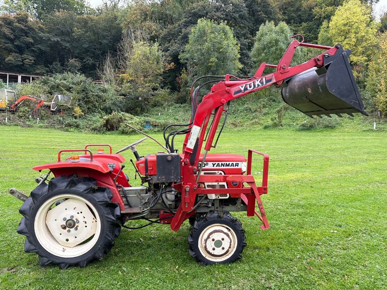YANMAR YM1500D 4WD TRACTOR WITH FRONT LOADER/ BUCKET ** WATCH VIDEO *** 15HP ** 835 Hours
