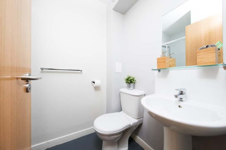 STUDENT ROOMS TO RENT IN ABERDEEN. CLASSIC NON EN SUITE WITH PRIVATE