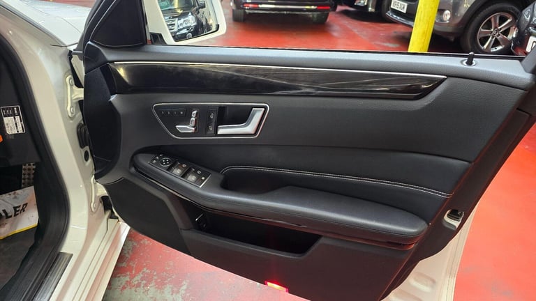  Mercedes-Benz E-Class 3.5 AUTO AMG LINE E350 AVANTGARDE Petrol Automatic