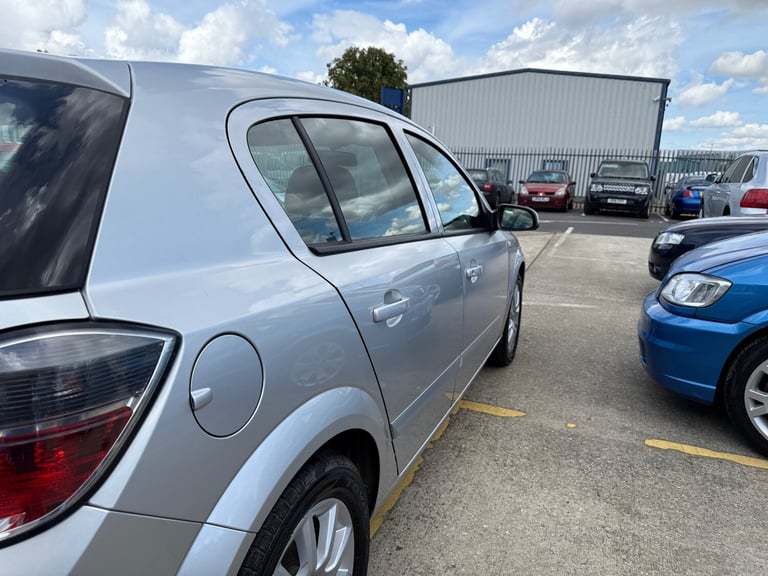 2005 Vauxhall Astra 1.6i 16V Club 5dr HATCHBACK Petrol Manual - Image 15