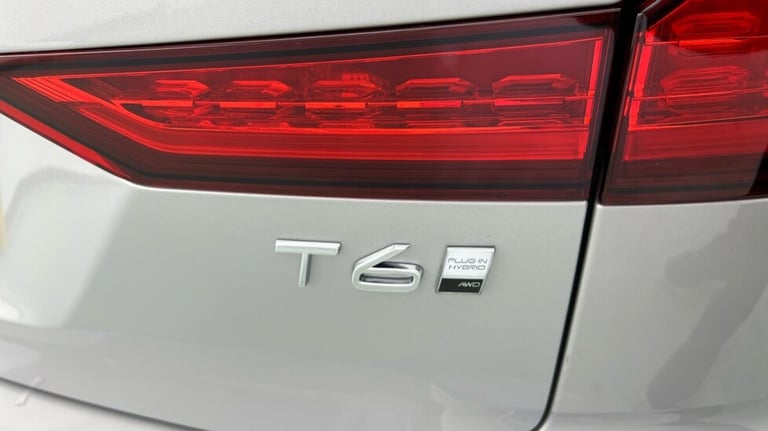 2025 Volvo V60 Plus, T6 AWD Plug-in hybrid, Electric/Petrol, Dark Estate Petrol Parallel PHEV Aut...