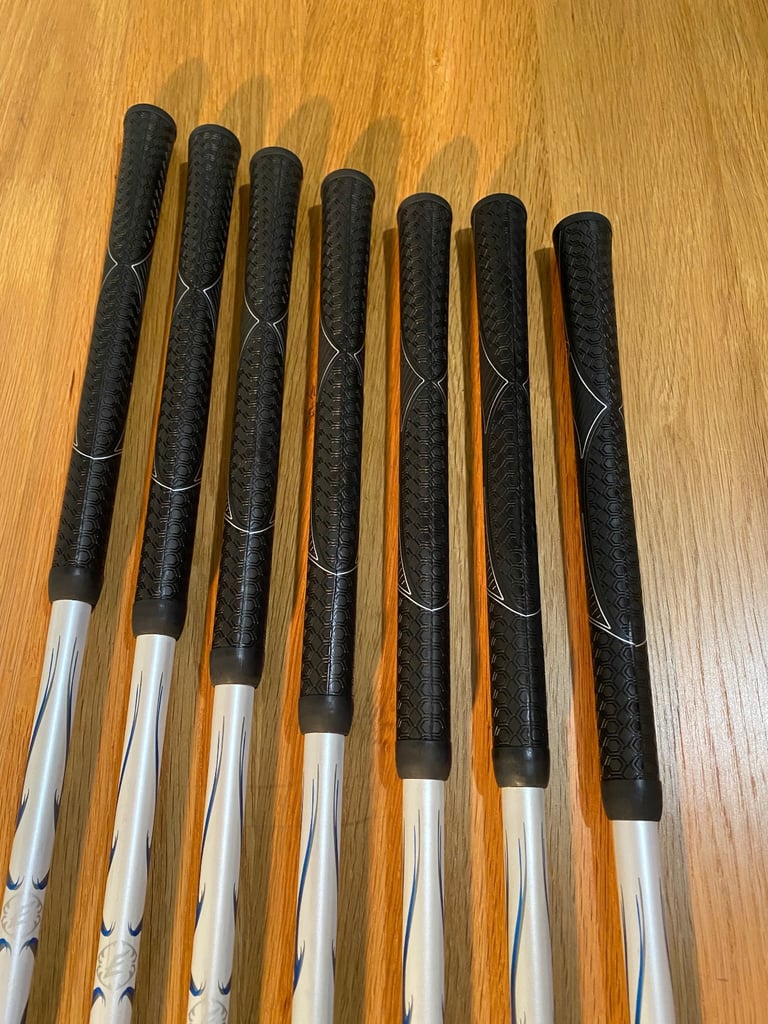 * SOLD * LADIES CALLAWAY XR OS (oversize) IRONS.  R/H  * Full 7 piece matching set *