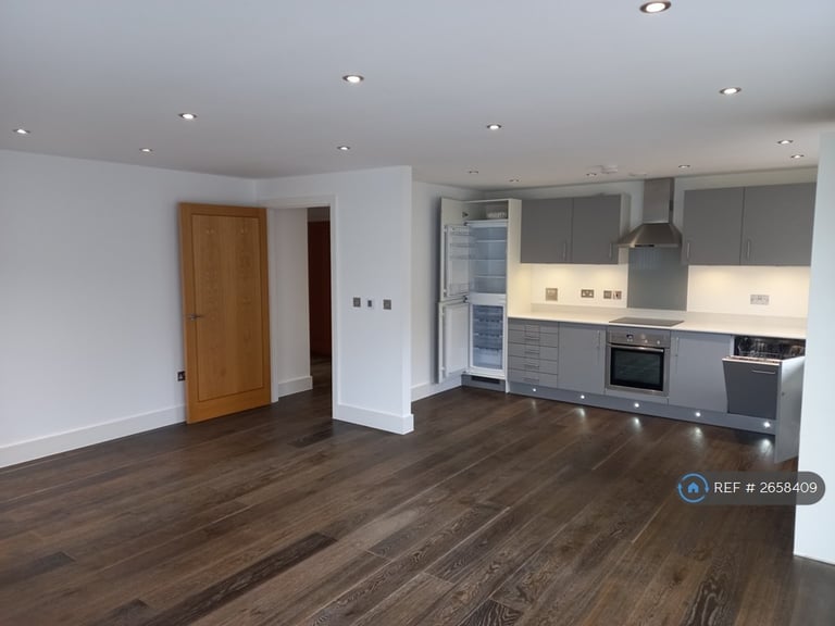 2 bedroom flat in Court Road, Hythe, CT21 (2 bed) (#2658409)