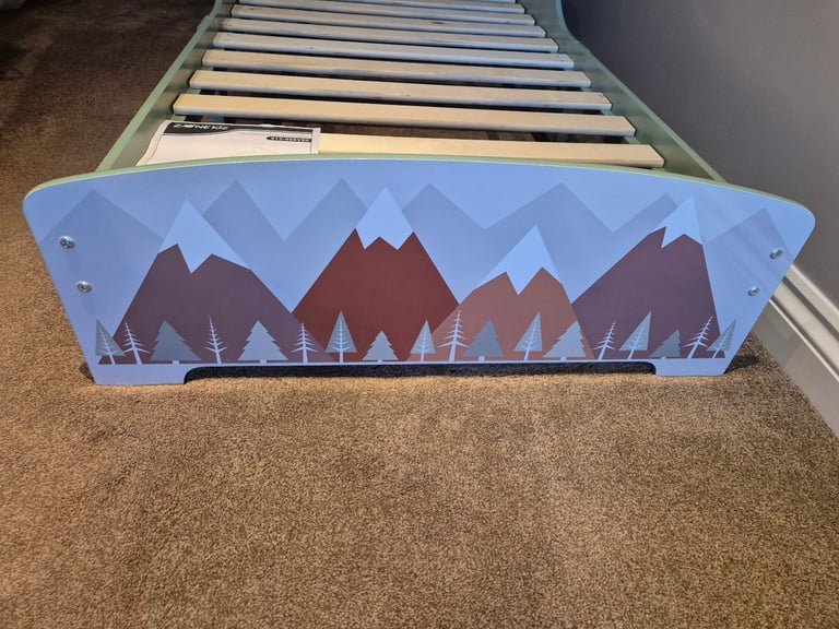 Toddler bed
