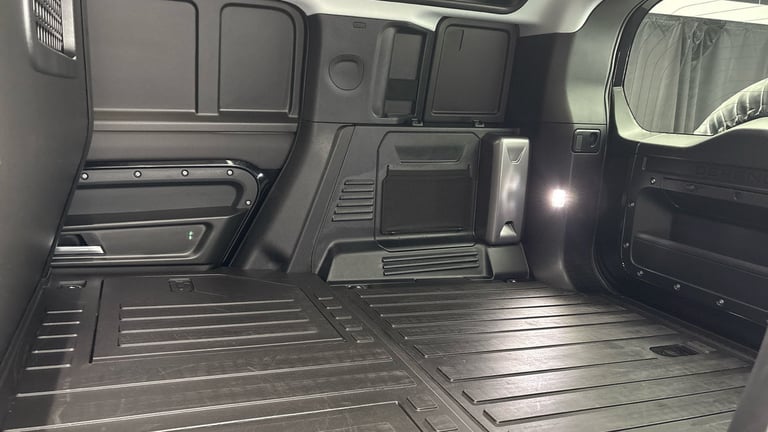 2025 Land Rover Defender 110 3.0 D250 MHEV X-Dynamic SE Hard Top SUV 5dr Diesel Auto 4WD MWB Euro...