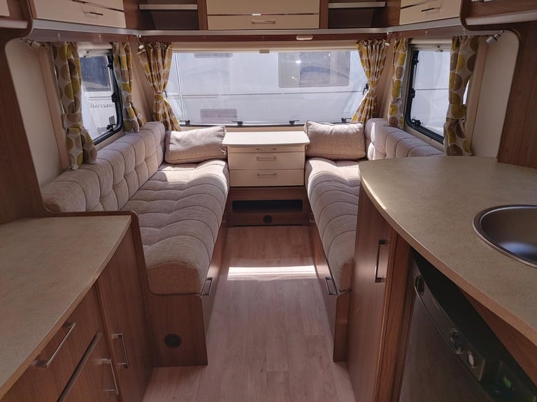 2016 Lunar Venus 460 2 Berth End Washroom Caravan