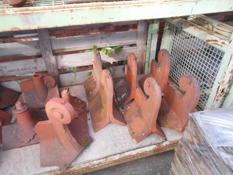 Roof finals Reclaimed finals Ridges Roof Ridge chimney pots etc 