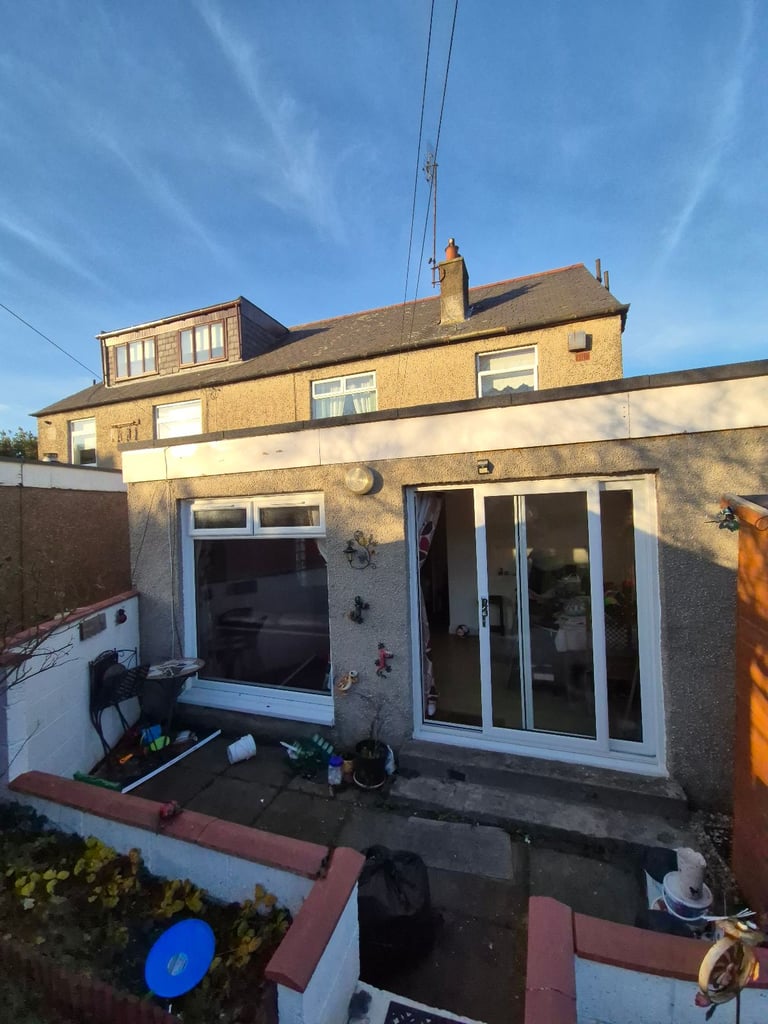 A lovely spacious three bedroom lower villa in Carrick Knowe, Corstorphine