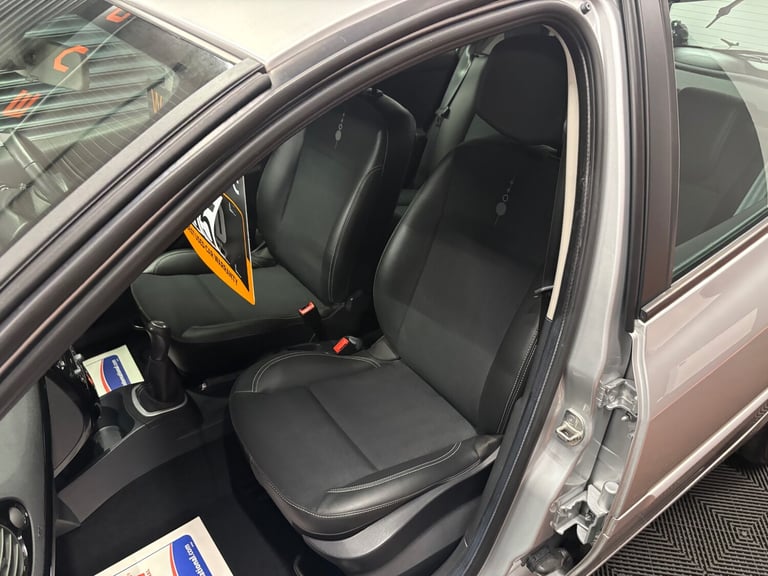 2012 Renault Clio 1.2 16V Dynamique TomTom 5dr HATCHBACK Petrol Manual