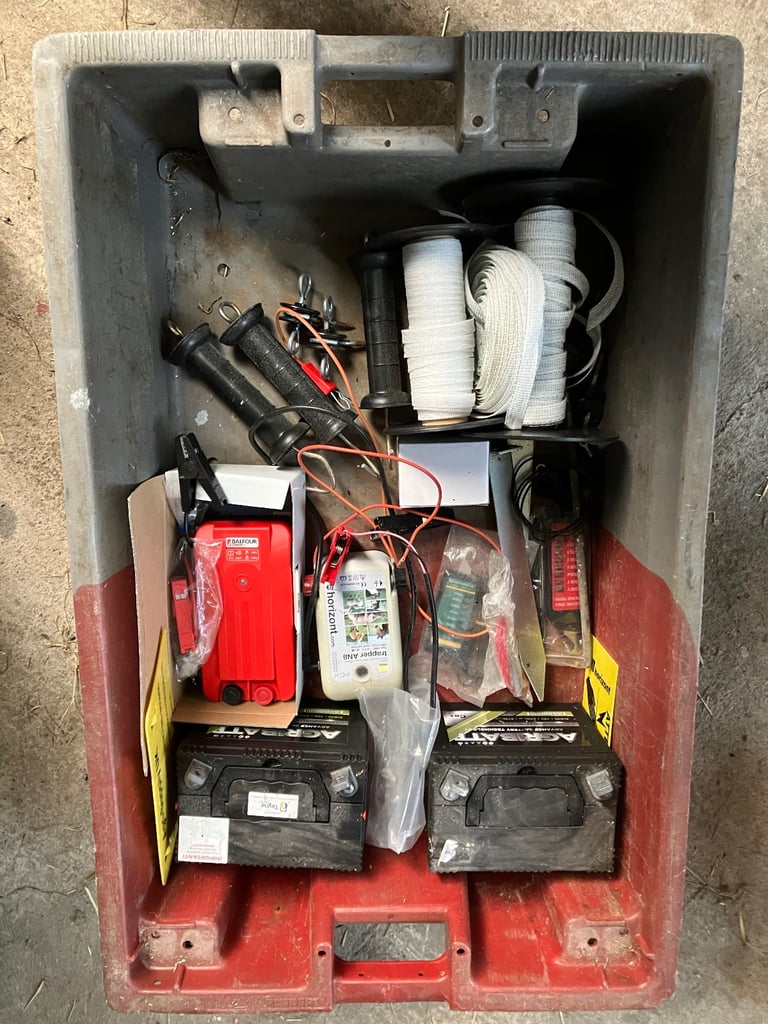 Electric fencing kit 