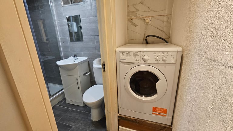 Ground floor 1 bedroom flat to rent on High Road in Willesden Green just short walk from station