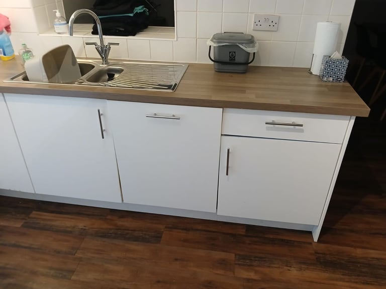 Full kitchen for sale with integrated appliances