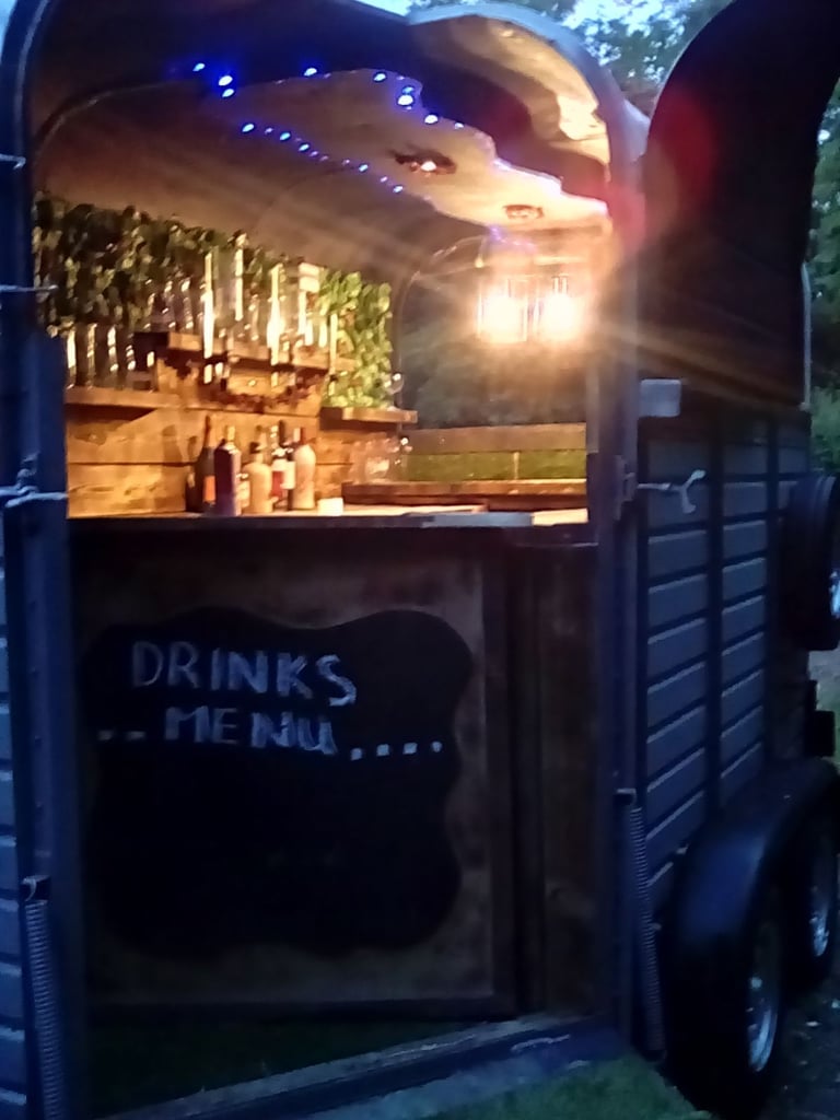 Gin/beer bar Great opportunity to earn extra cash