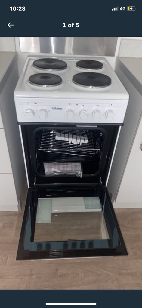 image for Brand new cooker not been used once want £50 because just need it gone to get bigger one 