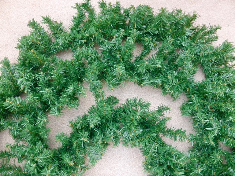 2 x 9FT LENGTH CHRISTMAS HOLIDAY GARLAND XMAS DECORATIONS £10 EACH
