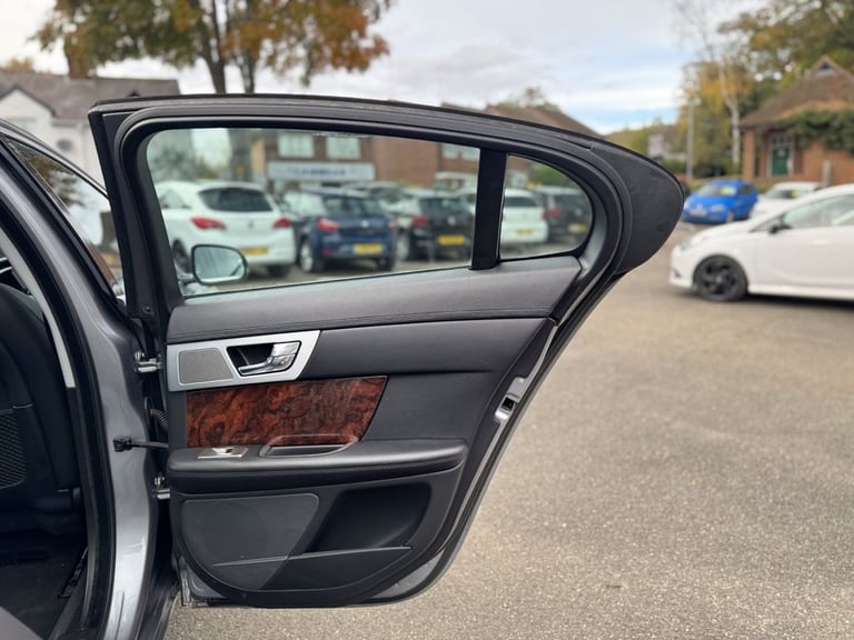 2012 Jaguar XF 3.0d V6 Luxury Saloon 4dr Diesel Auto Euro 5 (240 ps) Saloon Diesel Automatic