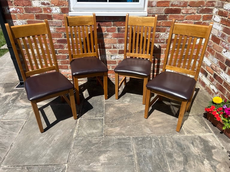 Set of 4 x Rustic Solid Oak Dining Chairs - Excellent Condition 