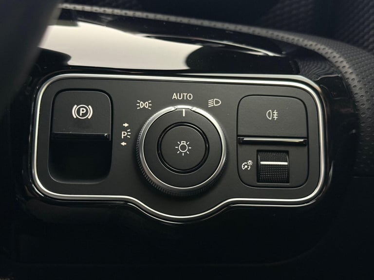 2022 Mercedes-Benz A-Class 1.3 A200 Sport (Executive) 7G-DCT Euro 6 (s/s) 5dr HATCHBACK Petrol Au...