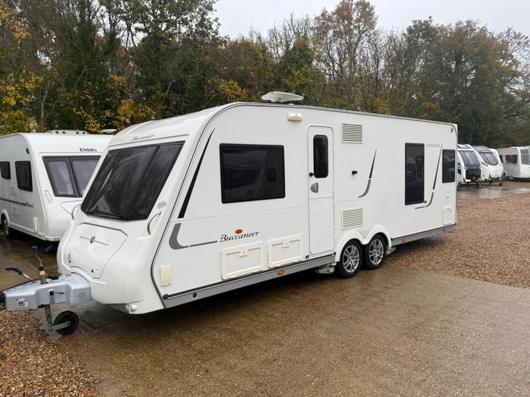 2011 Buccaneer Schooner Fixed bed end large washroom