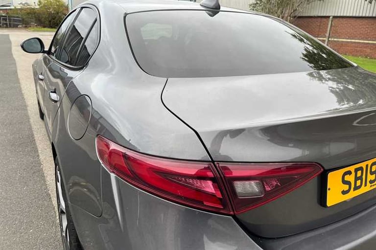 2019 Alfa Romeo Giulia 2.0 TB 280 Veloce 4dr Auto SALOON PETROL Automatic