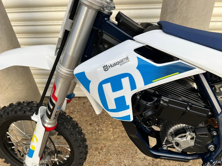 DANNYS DIRT BIKES MINT HUSQVARNA EE5 2024 ELECTRIC MOTOCROSS BIKE KTM E5 2024