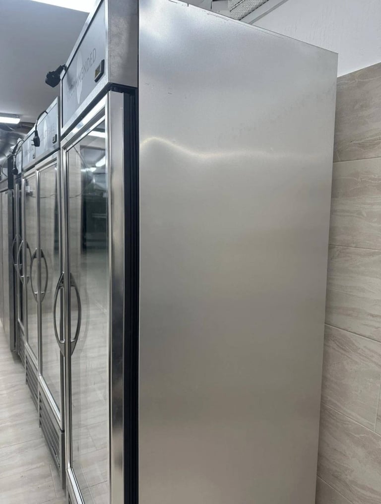 upright commercial fridge 