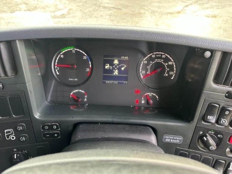 Scania P370 CB 8X4 MANUAL GEARBOX EURO 6 TIPPER