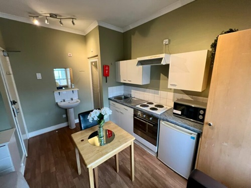 Single Semi-Studio on Hogarth Road, Earls Court, SW5 0PU * Some Bills Included*