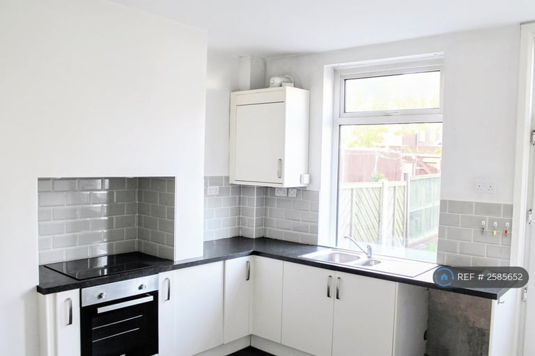 2 bedroom house in Gillett Lane, Rothwell, Leeds, LS26 (2 bed) (#2585652)