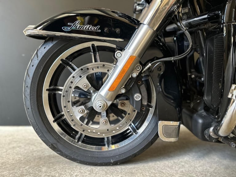 STUNNING LOW MILEAGE 2016/16 HARLEY-DAVIDSON FLHTKL ELECTRA GLIDE UL LOW