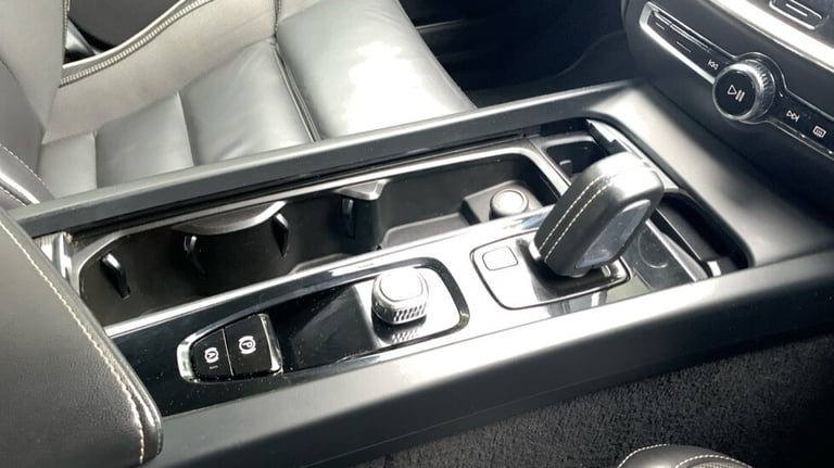 2021 Volvo S60 R-Design, B5 mild hybrid Saloon Petrol Automatic