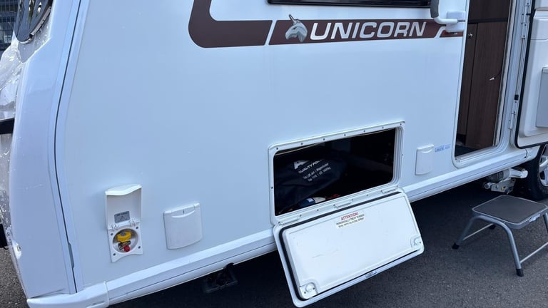 2019 Bailey Unicorn Cabrera (Rear Island Fixed Double Bed) Powrtouch Motor Mover
