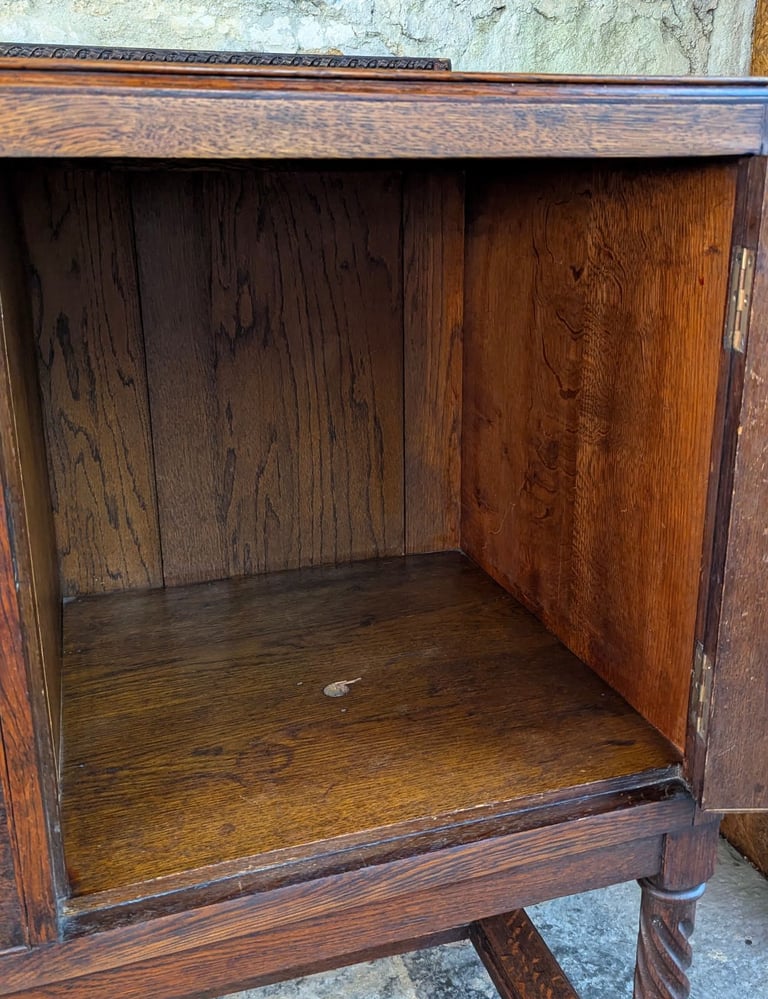Arts & Crafts Oak Sideboard - Antique - Quarter Sawn Oak