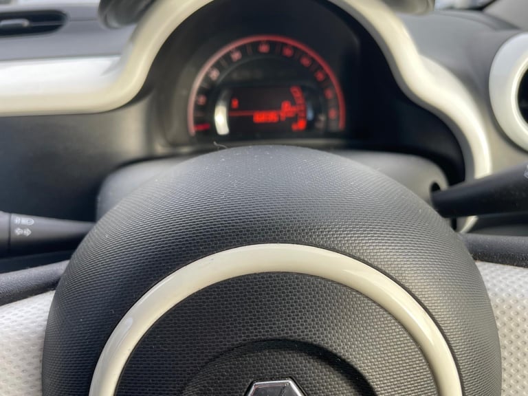 RENAULT TWINGO 1.0 SCE 15 REG 5 DOOR 12 MONTHS MOT ROAD TAX £20 LOW INSURANCE 50+MPG