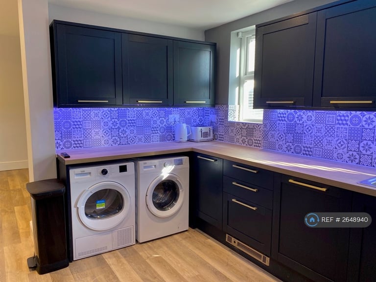6 bedroom house in Halkyn Avenue, Liverpool, L17 (6 bed) (#2648940)